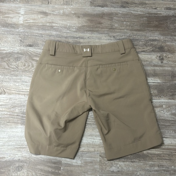Women’s Under Armour performances khaki shorts size 6. - Picture 5 of 8